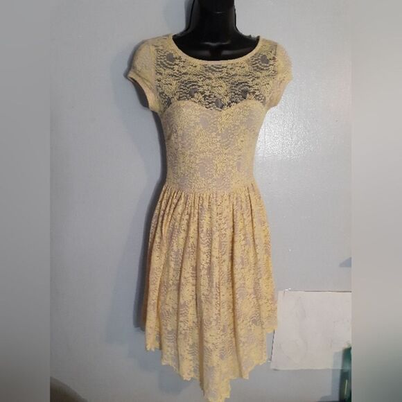 Finn and Clover yellow lace dress - Picture 1 of 6
